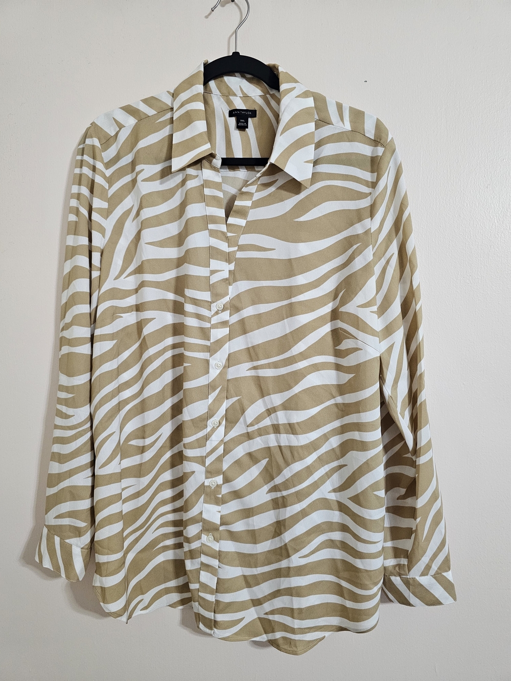 Ann Taylor XXL Beige and White Zebra Print Button-Up Shirt - Classic